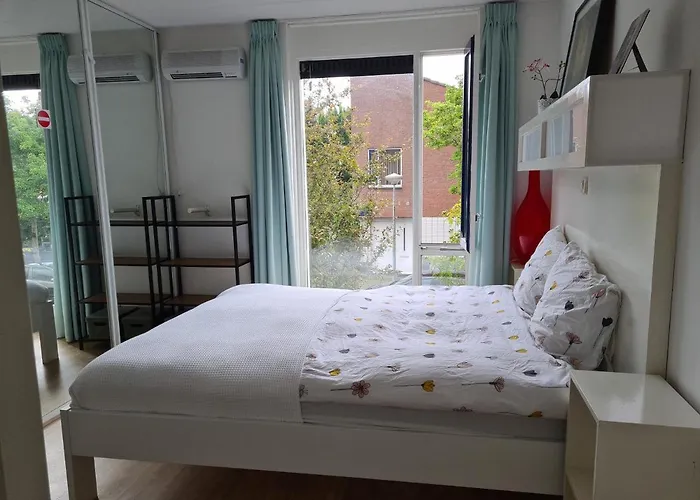 Royale en schone accommodatie met dakterras